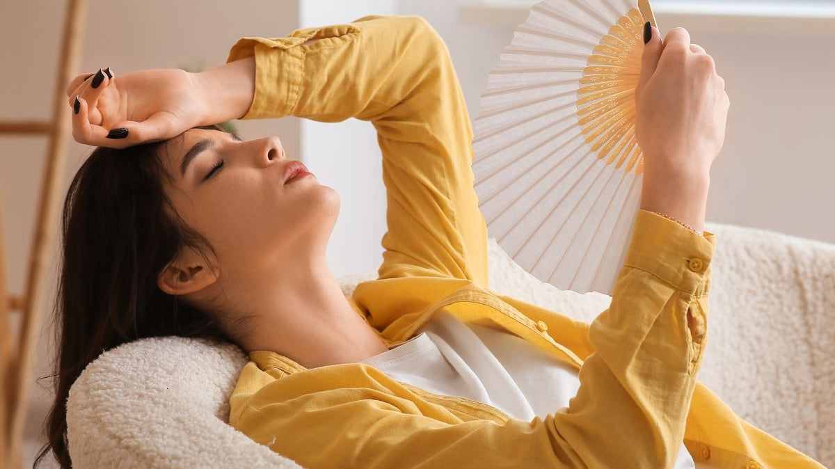 Cool and Comfortable: Managing Hot Flashes and Night Sweats with Merino Wool